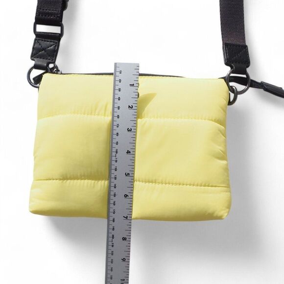 Simply Vera Vera Wang Geo Quilted Crossbody Bag "Quilted Green Believer" - Picture 9 of 10